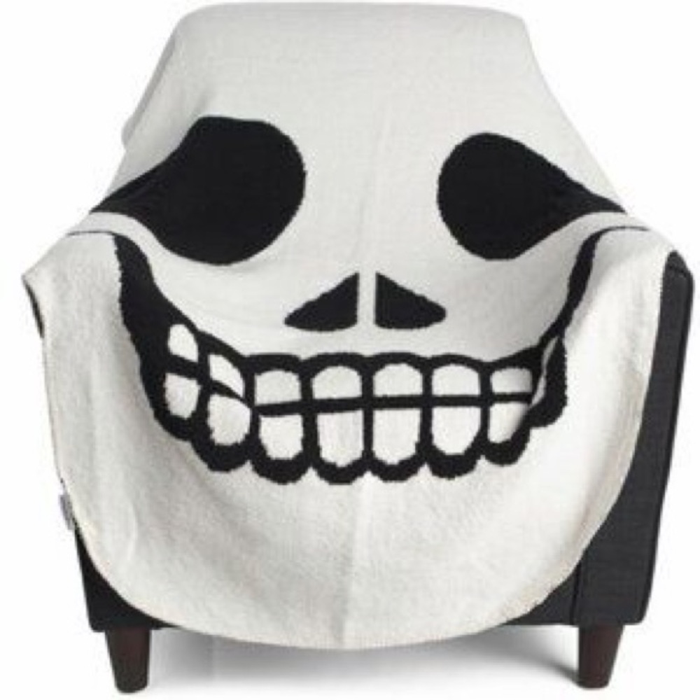 CUPCAKES AND CASHMERE TIK TOK VIRAL SKELETON SKULL HEAD PLUSH BLANKET NWT